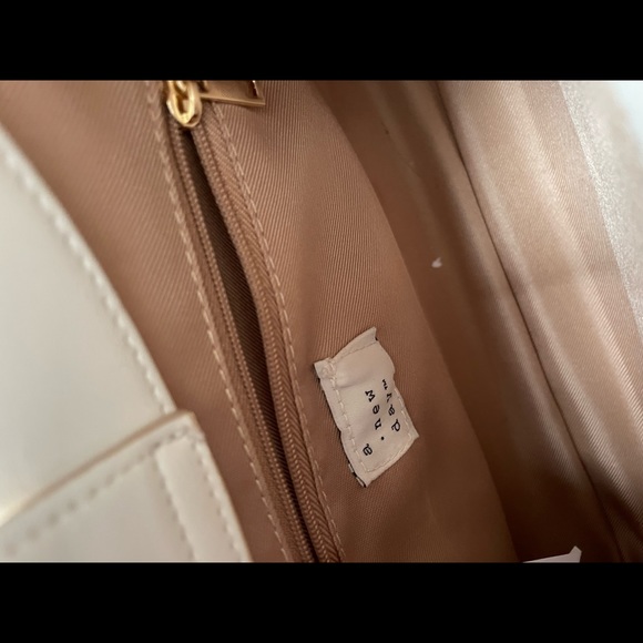 🚨SOLD🚨A New Day white faux leather structured purse - Picture 3 of 4